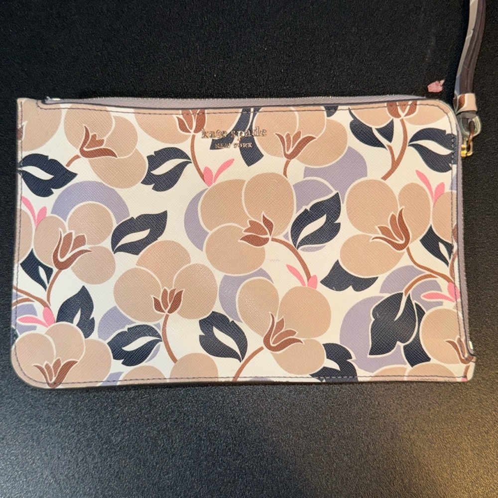Gorgeous Kate Spade wristlet wallet